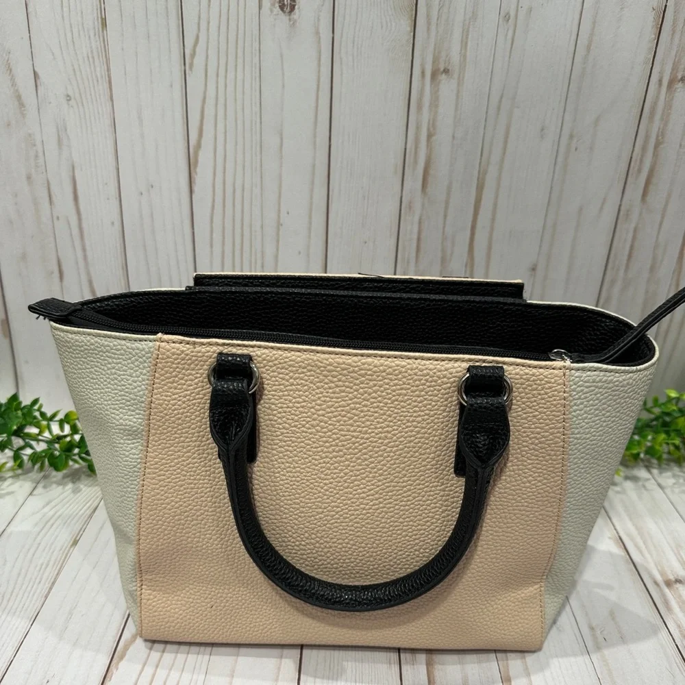 Kenneth Cole Reaction Freebird Sachel